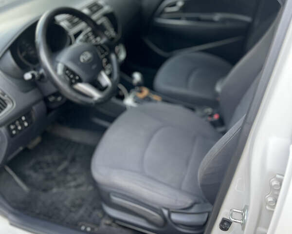 Белый Киа Рио, объемом двигателя 1.4 л и пробегом 101 тыс. км за 13500 $, фото 11 на Automoto.ua