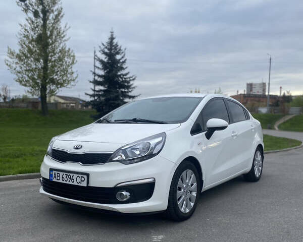 Білий Кіа Ріо, об'ємом двигуна 1.4 л та пробігом 192 тис. км за 9600 $, фото 6 на Automoto.ua