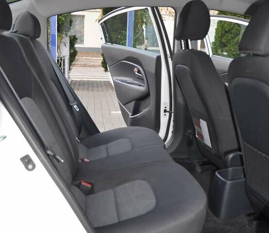 Белый Киа Рио, объемом двигателя 1.6 л и пробегом 117 тыс. км за 9800 $, фото 13 на Automoto.ua