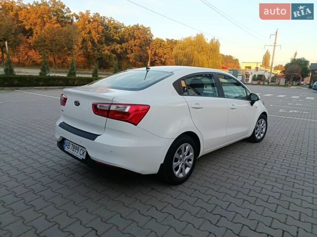 Білий Кіа Ріо, об'ємом двигуна 1.4 л та пробігом 49 тис. км за 10600 $, фото 8 на Automoto.ua