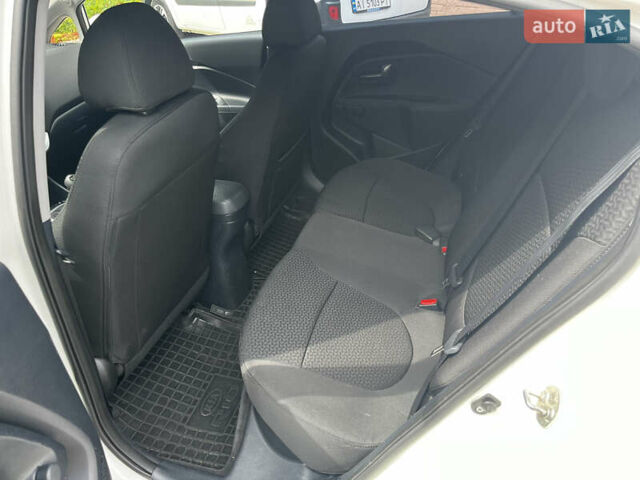 Белый Киа Рио, объемом двигателя 1.4 л и пробегом 81 тыс. км за 7400 $, фото 9 на Automoto.ua