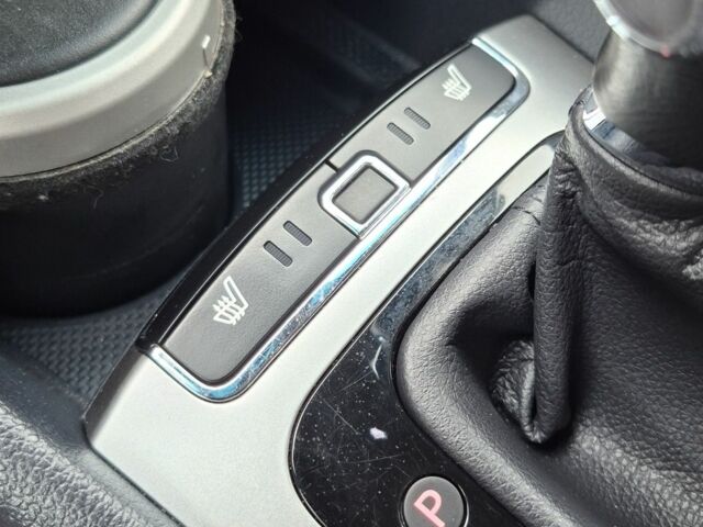 Білий Кіа Ріо, об'ємом двигуна 1.4 л та пробігом 182 тис. км за 9999 $, фото 9 на Automoto.ua