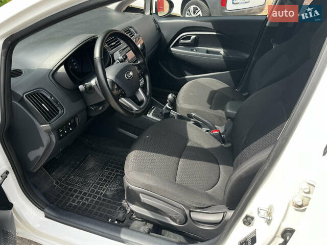 Белый Киа Рио, объемом двигателя 1.4 л и пробегом 81 тыс. км за 7400 $, фото 11 на Automoto.ua
