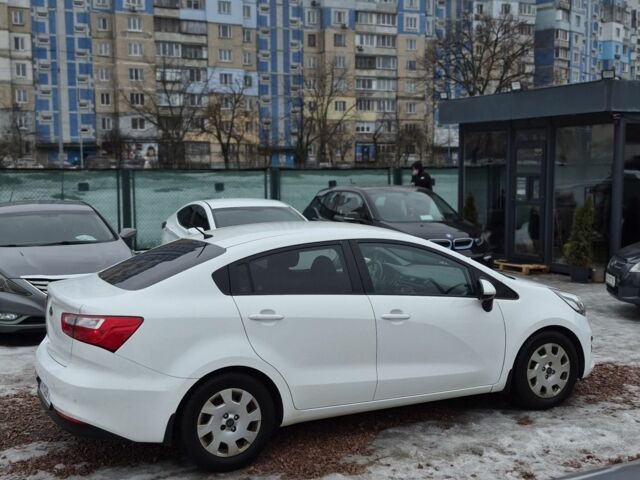 Білий Кіа Ріо, об'ємом двигуна 1.4 л та пробігом 182 тис. км за 9999 $, фото 3 на Automoto.ua