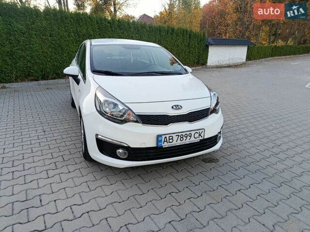 Білий Кіа Ріо, об'ємом двигуна 1.4 л та пробігом 49 тис. км за 10600 $, фото 6 на Automoto.ua
