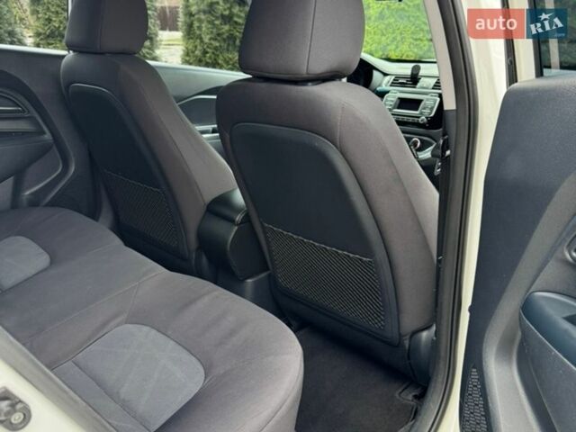 Белый Киа Рио, объемом двигателя 1.6 л и пробегом 162 тыс. км за 11000 $, фото 16 на Automoto.ua