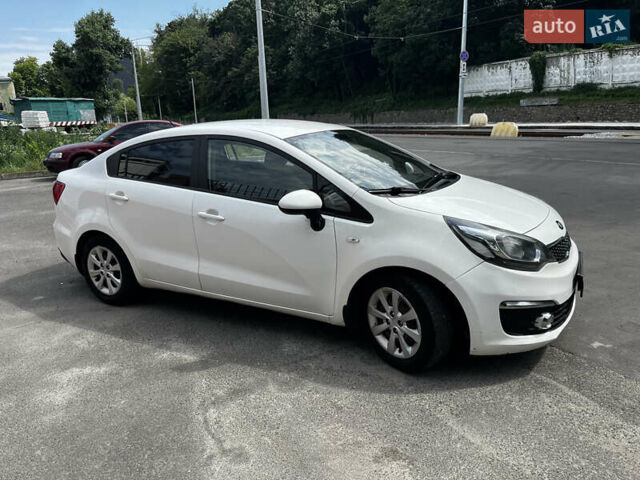 Белый Киа Рио, объемом двигателя 1.4 л и пробегом 81 тыс. км за 7400 $, фото 3 на Automoto.ua