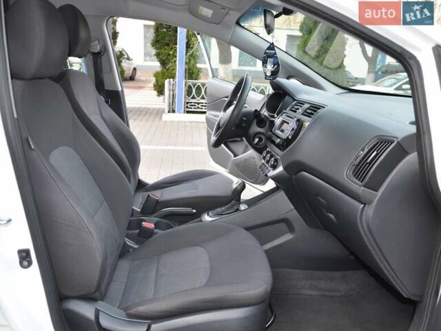 Белый Киа Рио, объемом двигателя 1.6 л и пробегом 117 тыс. км за 9800 $, фото 15 на Automoto.ua