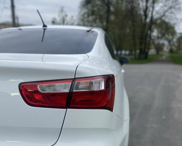 Білий Кіа Ріо, об'ємом двигуна 1.4 л та пробігом 192 тис. км за 9600 $, фото 7 на Automoto.ua