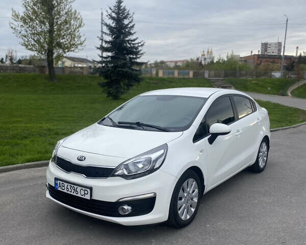 Білий Кіа Ріо, об'ємом двигуна 1.4 л та пробігом 192 тис. км за 9600 $, фото 1 на Automoto.ua