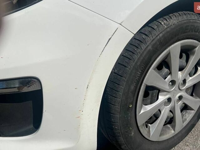 Білий Кіа Ріо, об'ємом двигуна 1.4 л та пробігом 49 тис. км за 10300 $, фото 8 на Automoto.ua