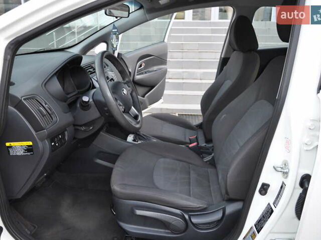 Белый Киа Рио, объемом двигателя 1.6 л и пробегом 117 тыс. км за 9800 $, фото 18 на Automoto.ua