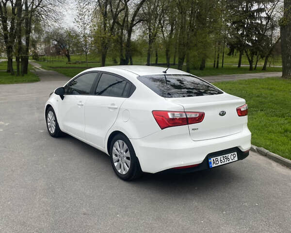 Білий Кіа Ріо, об'ємом двигуна 1.4 л та пробігом 192 тис. км за 9600 $, фото 3 на Automoto.ua