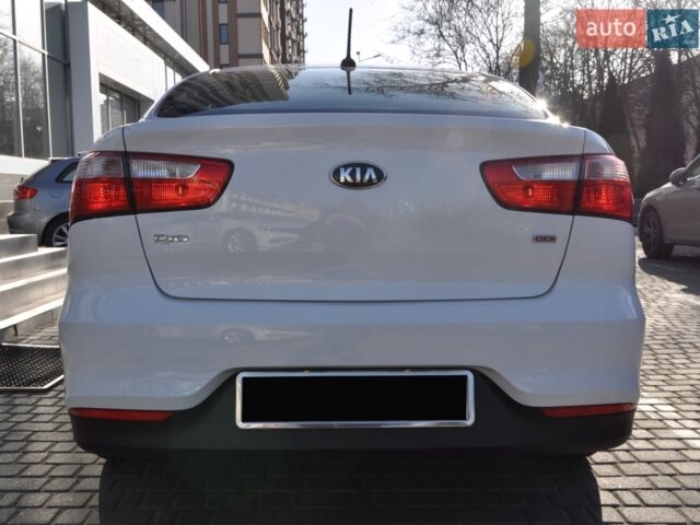 Белый Киа Рио, объемом двигателя 1.6 л и пробегом 117 тыс. км за 8300 $, фото 4 на Automoto.ua