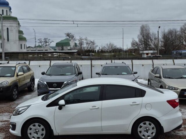 Білий Кіа Ріо, об'ємом двигуна 1.4 л та пробігом 182 тис. км за 9999 $, фото 2 на Automoto.ua