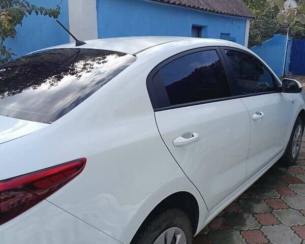 Белый Киа Рио, объемом двигателя 1.4 л и пробегом 21 тыс. км за 10700 $, фото 6 на Automoto.ua