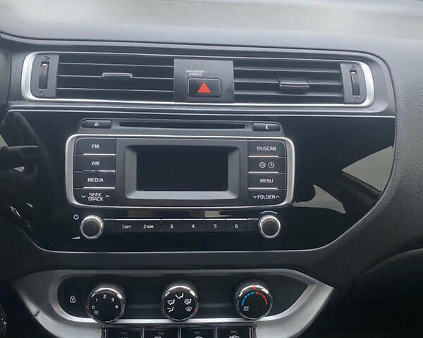 Білий Кіа Ріо, об'ємом двигуна 1.4 л та пробігом 192 тис. км за 9600 $, фото 15 на Automoto.ua