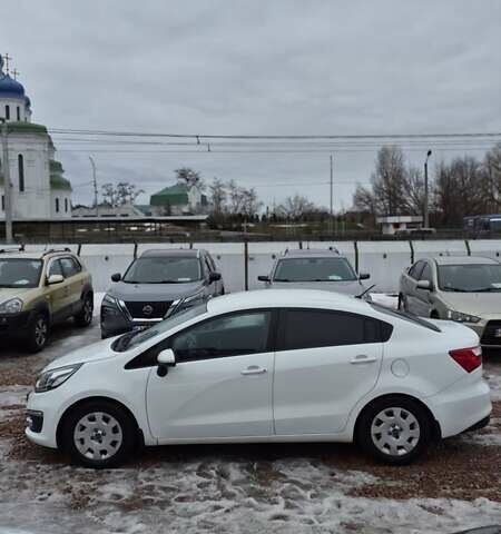 Білий Кіа Ріо, об'ємом двигуна 1.4 л та пробігом 182 тис. км за 10500 $, фото 6 на Automoto.ua
