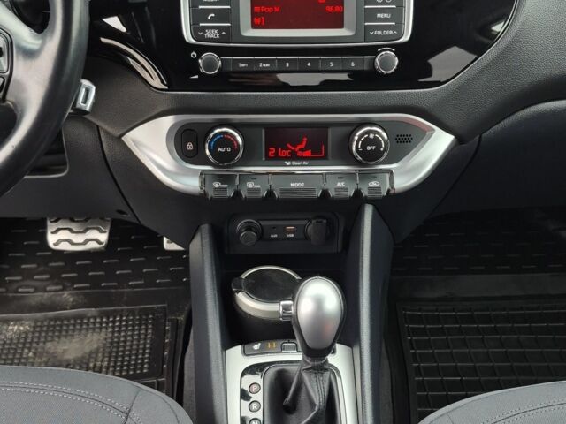 Білий Кіа Ріо, об'ємом двигуна 1.4 л та пробігом 182 тис. км за 9999 $, фото 8 на Automoto.ua