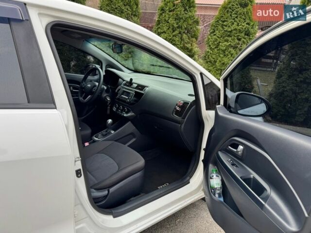 Белый Киа Рио, объемом двигателя 1.6 л и пробегом 162 тыс. км за 11000 $, фото 17 на Automoto.ua