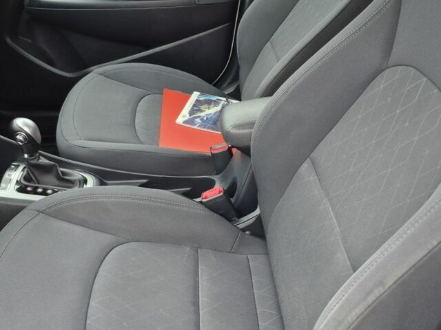 Білий Кіа Ріо, об'ємом двигуна 1.4 л та пробігом 182 тис. км за 9999 $, фото 10 на Automoto.ua