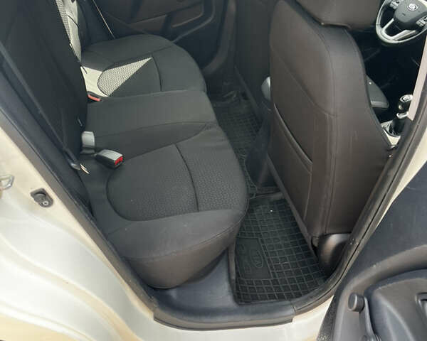 Белый Киа Рио, объемом двигателя 1.4 л и пробегом 81 тыс. км за 7400 $, фото 4 на Automoto.ua
