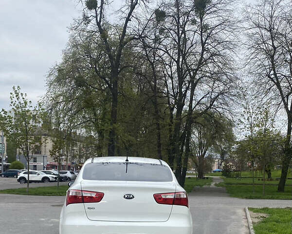 Білий Кіа Ріо, об'ємом двигуна 1.4 л та пробігом 192 тис. км за 9600 $, фото 17 на Automoto.ua