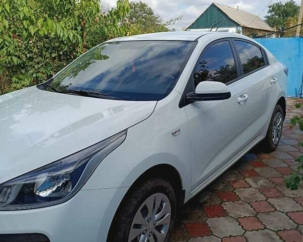 Белый Киа Рио, объемом двигателя 1.4 л и пробегом 21 тыс. км за 10700 $, фото 5 на Automoto.ua