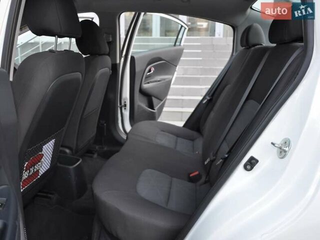 Белый Киа Рио, объемом двигателя 1.6 л и пробегом 117 тыс. км за 9800 $, фото 11 на Automoto.ua