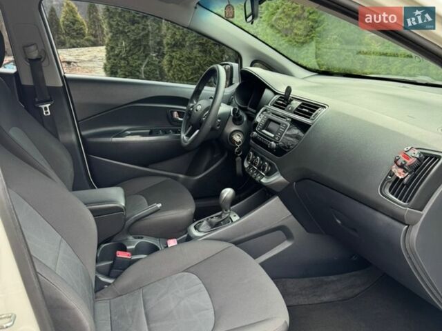 Белый Киа Рио, объемом двигателя 1.6 л и пробегом 162 тыс. км за 11000 $, фото 15 на Automoto.ua