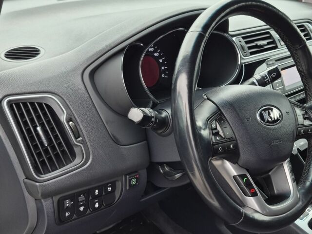 Білий Кіа Ріо, об'ємом двигуна 1.4 л та пробігом 182 тис. км за 9999 $, фото 5 на Automoto.ua