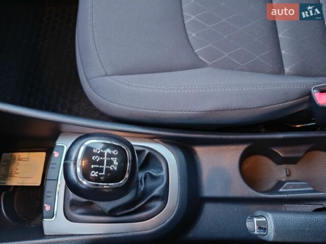 Білий Кіа Ріо, об'ємом двигуна 1.4 л та пробігом 49 тис. км за 10600 $, фото 26 на Automoto.ua