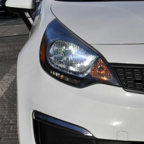 Белый Киа Рио, объемом двигателя 1.6 л и пробегом 117 тыс. км за 8300 $, фото 11 на Automoto.ua