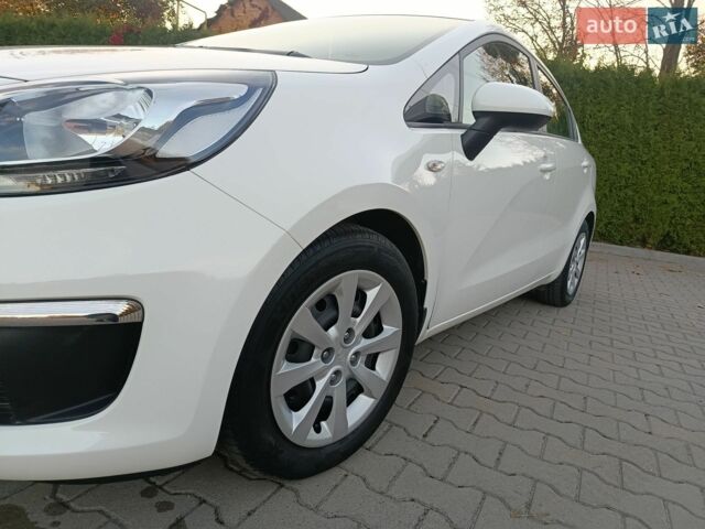 Білий Кіа Ріо, об'ємом двигуна 1.4 л та пробігом 49 тис. км за 10600 $, фото 19 на Automoto.ua