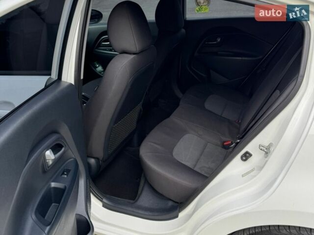 Белый Киа Рио, объемом двигателя 1.6 л и пробегом 162 тыс. км за 10300 $, фото 24 на Automoto.ua