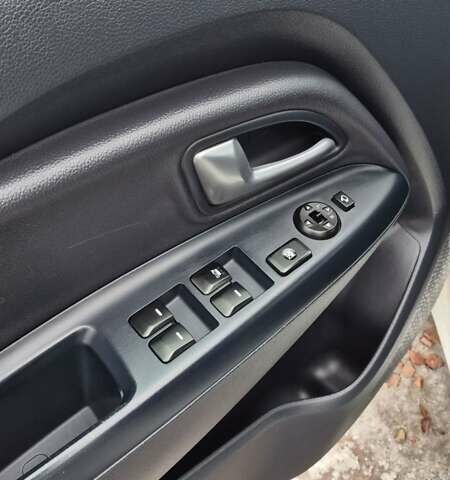 Білий Кіа Ріо, об'ємом двигуна 1.4 л та пробігом 182 тис. км за 10500 $, фото 7 на Automoto.ua