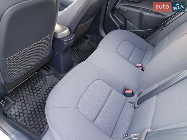 Білий Кіа Ріо, об'ємом двигуна 1.4 л та пробігом 49 тис. км за 10600 $, фото 32 на Automoto.ua
