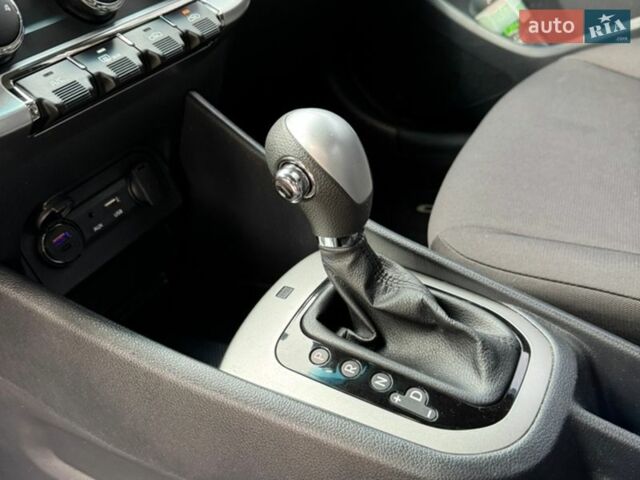 Белый Киа Рио, объемом двигателя 1.6 л и пробегом 162 тыс. км за 10300 $, фото 22 на Automoto.ua