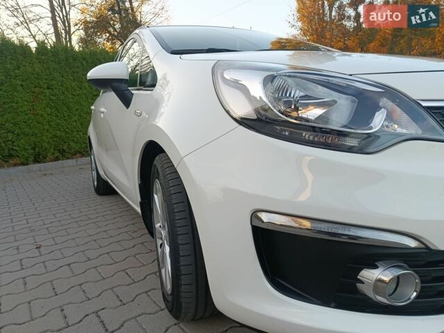 Білий Кіа Ріо, об'ємом двигуна 1.4 л та пробігом 49 тис. км за 10600 $, фото 20 на Automoto.ua
