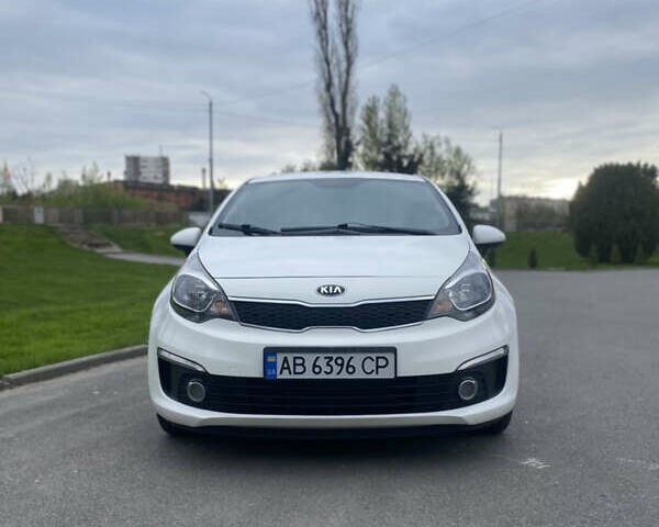 Білий Кіа Ріо, об'ємом двигуна 1.4 л та пробігом 192 тис. км за 9600 $, фото 5 на Automoto.ua