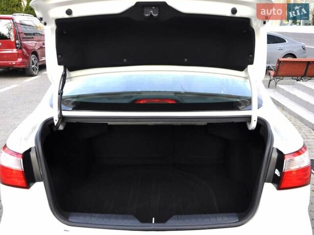 Белый Киа Рио, объемом двигателя 1.6 л и пробегом 117 тыс. км за 9800 $, фото 5 на Automoto.ua