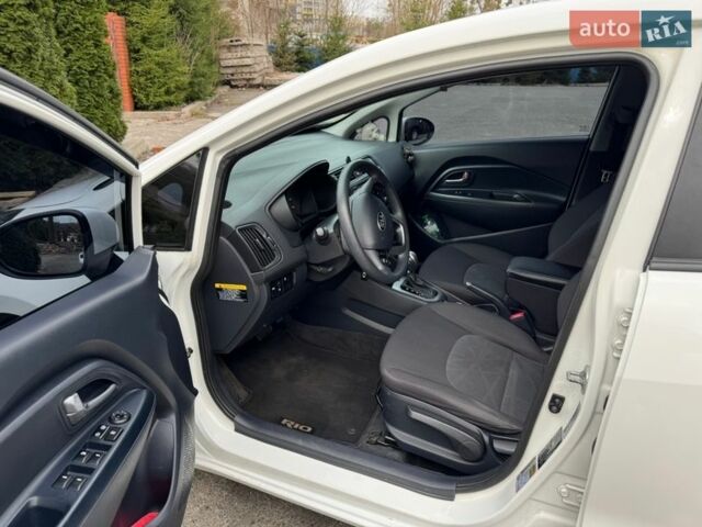 Белый Киа Рио, объемом двигателя 1.6 л и пробегом 162 тыс. км за 11000 $, фото 23 на Automoto.ua