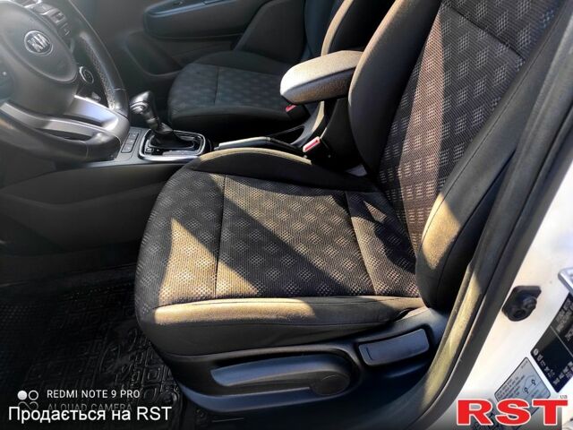 Белый Киа Рио, объемом двигателя 1.6 л и пробегом 144 тыс. км за 11999 $, фото 5 на Automoto.ua