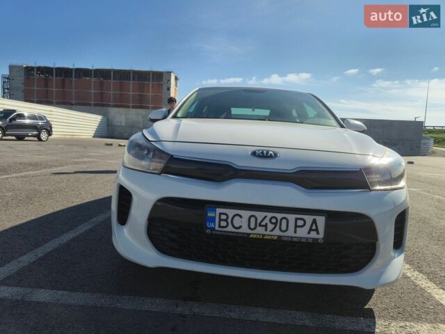 Білий Кіа Ріо, об'ємом двигуна 1.59 л та пробігом 150 тис. км за 11650 $, фото 9 на Automoto.ua