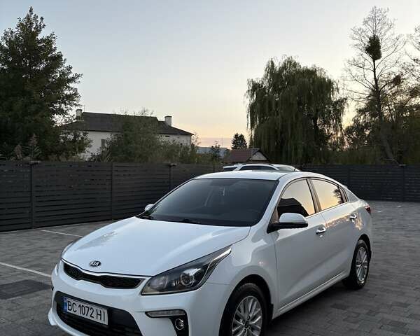 Білий Кіа Ріо, об'ємом двигуна 1.59 л та пробігом 125 тис. км за 13700 $, фото 1 на Automoto.ua