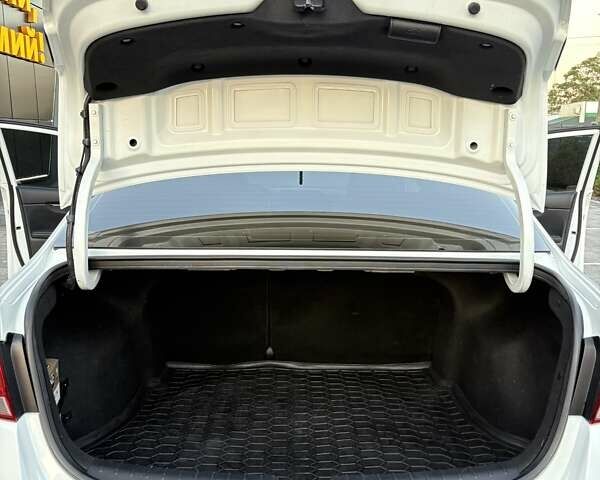 Білий Кіа Ріо, об'ємом двигуна 1.59 л та пробігом 125 тис. км за 13700 $, фото 12 на Automoto.ua