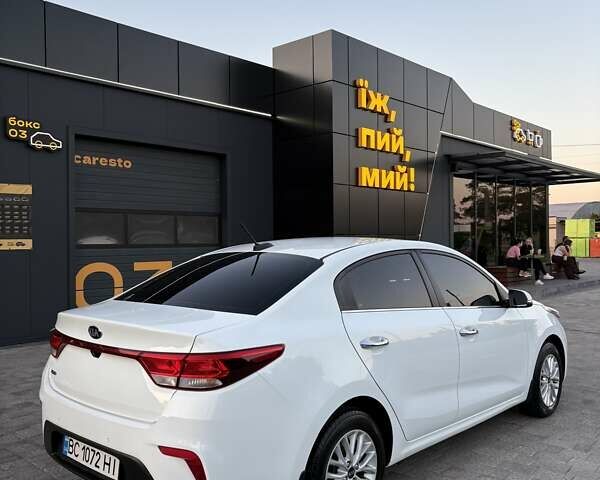 Білий Кіа Ріо, об'ємом двигуна 1.59 л та пробігом 125 тис. км за 13700 $, фото 2 на Automoto.ua