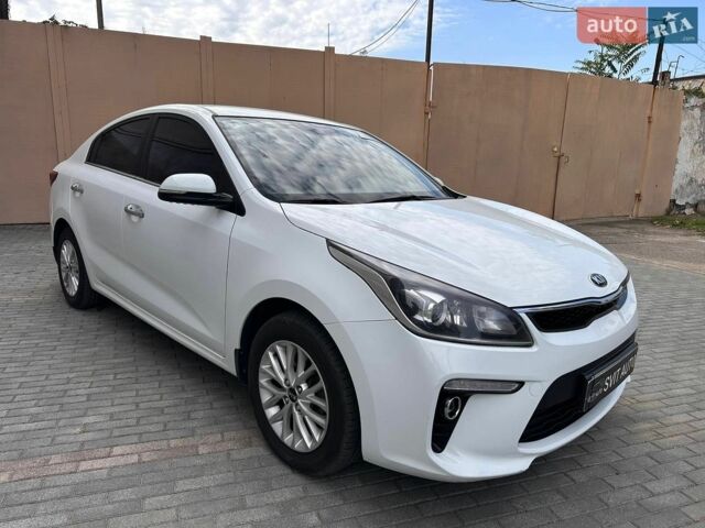 Белый Киа Рио, объемом двигателя 1.6 л и пробегом 144 тыс. км за 12999 $, фото 6 на Automoto.ua