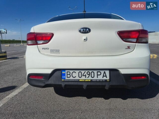 Білий Кіа Ріо, об'ємом двигуна 1.59 л та пробігом 150 тис. км за 11650 $, фото 6 на Automoto.ua