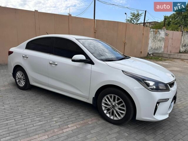 Белый Киа Рио, объемом двигателя 1.6 л и пробегом 144 тыс. км за 12999 $, фото 7 на Automoto.ua